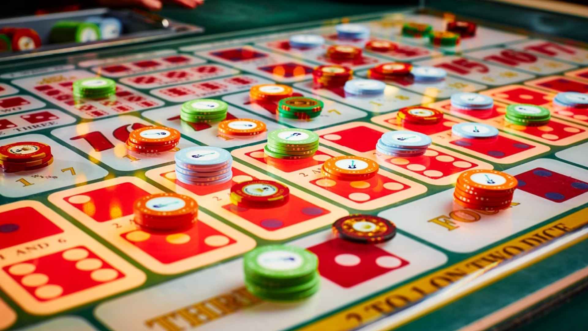 Why Better Strategies Outperform Random Choices